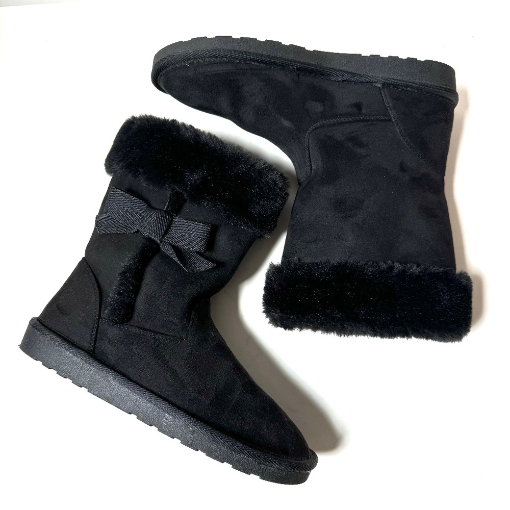 Black fuzzy cozy winter boots